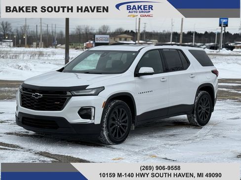 Used 2022 Chevrolet Traverse RS image 1