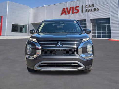 Used 2025 Mitsubishi Outlander SE image 10