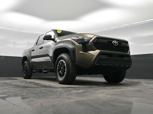 Used 2024 Toyota Tacoma TRD Off-Road image 31