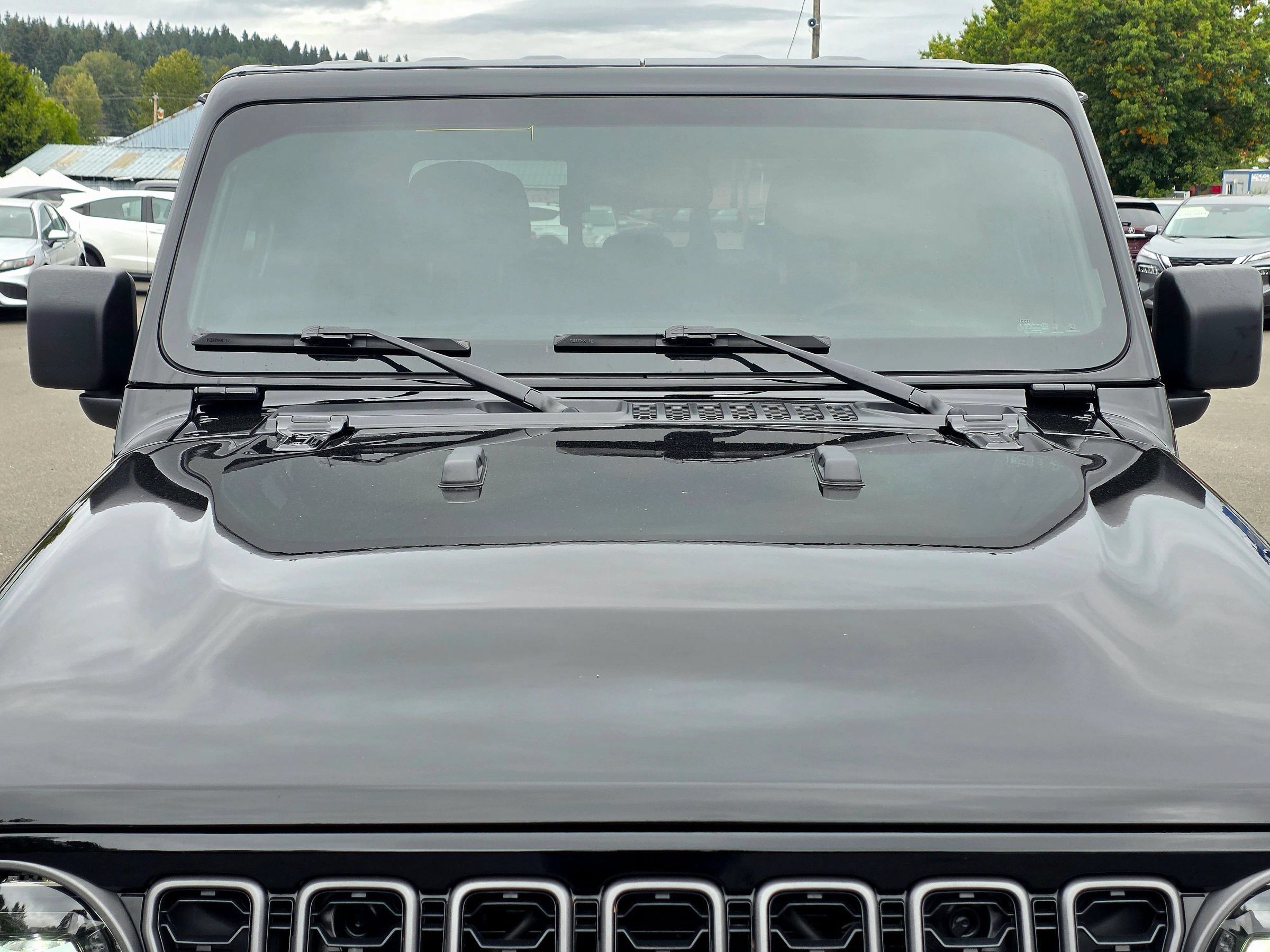 Used 2025 Jeep Gladiator Sport AWD/4WD image 5