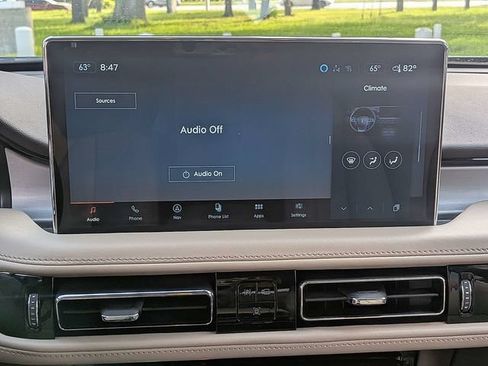 Used 2022 Lincoln Nautilus FWD w/ Premium Package image 19