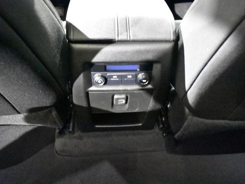 Used 2022 Chevrolet Traverse LT image 28