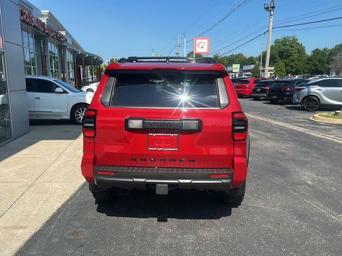 Used 2025 Toyota 4Runner SR5 AWD/4WD image 4