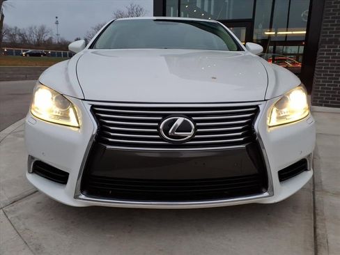 Used 2014 Lexus LS 460 w/ Comfort Package RWD image 2
