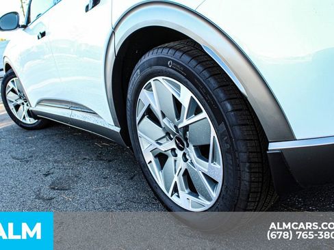 Used 2025 Genesis GV60 RWD image 15