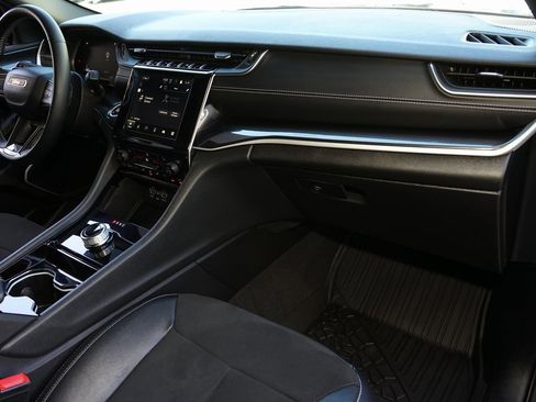 Used 2022 Jeep Grand Cherokee Altitude image 11