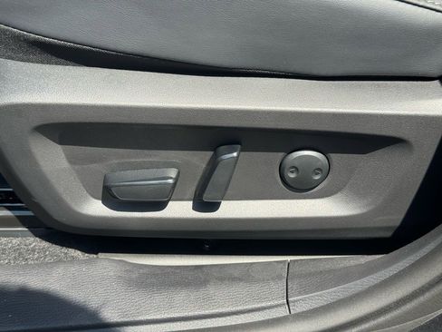 New 2025 Mitsubishi Outlander SE image 23