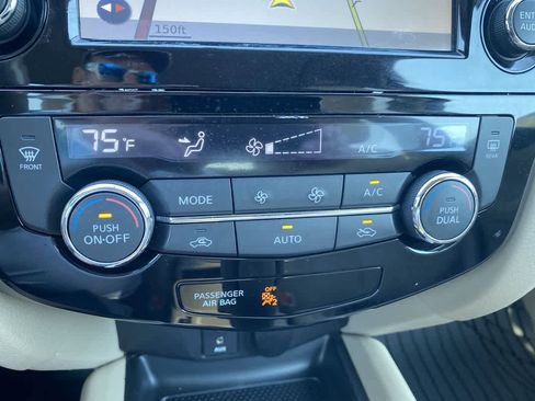 Used 2015 Nissan Rogue SL w/ SL Premium Package FWD image 19