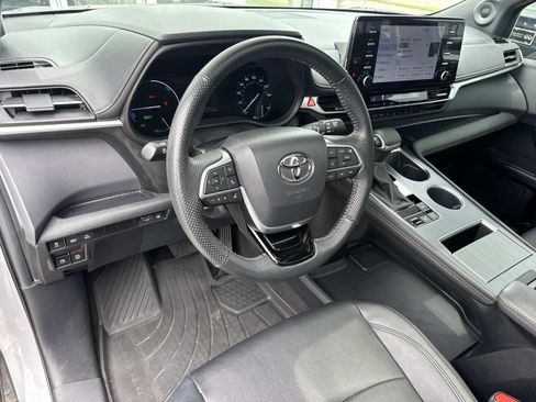 Used 2023 Toyota Sienna XLE Woodland Edition AWD/4WD image 19