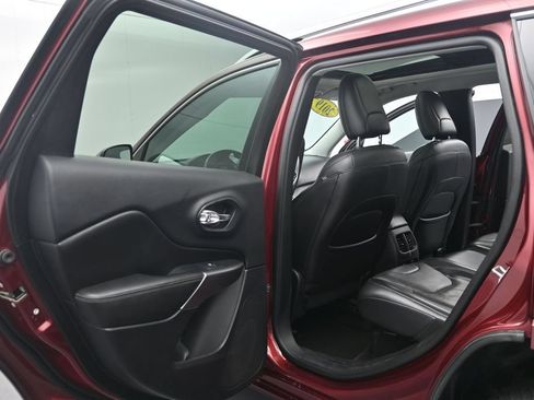 Used 2019 Jeep Cherokee Overland AWD/4WD image 13