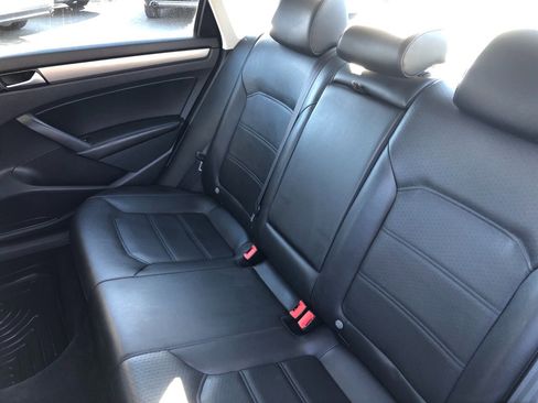 Used 2014 Volkswagen Passat TDI SE image 10