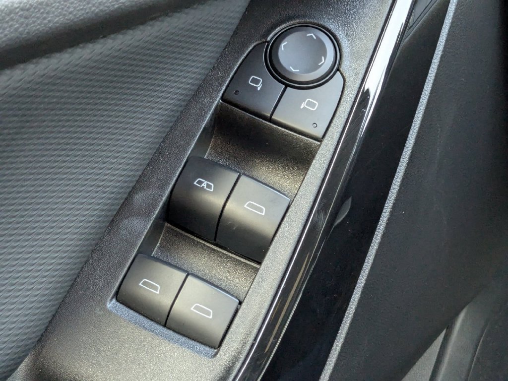 Used 2025 Chevrolet Equinox LT AWD/4WD image 24