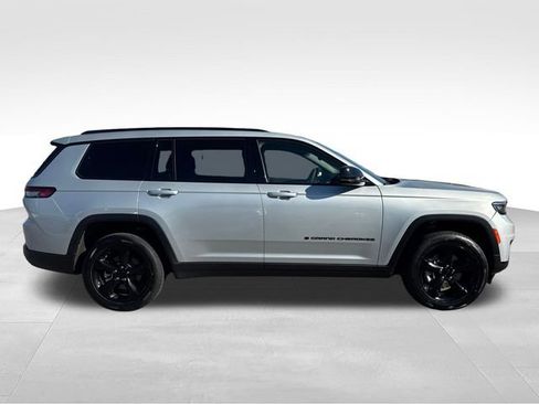 Used 2023 Jeep Grand Cherokee L Laredo AWD/4WD image 9