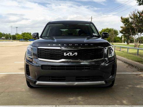 Used 2022 Kia Telluride LX AWD/4WD image 3