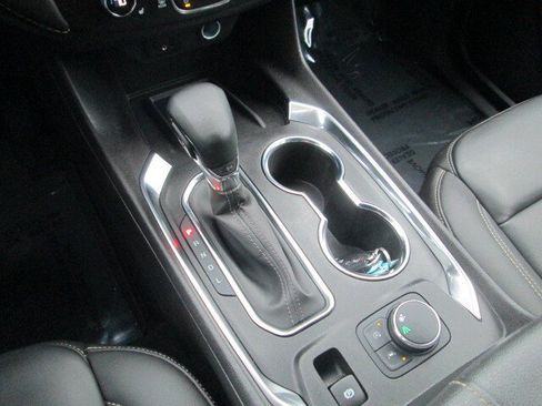 Used 2023 Chevrolet Traverse LT image 17