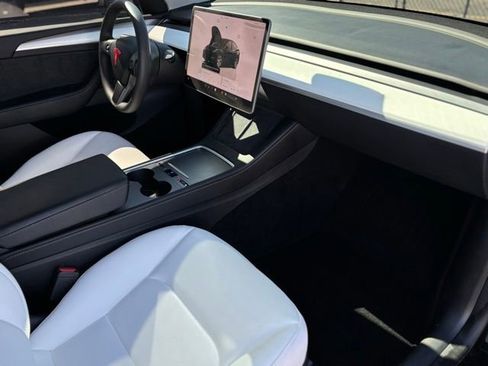 Used 2023 Tesla Model Y Long Range image 24