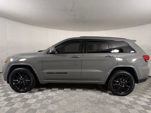 Used 2020 Jeep Grand Cherokee Altitude AWD/4WD image 3