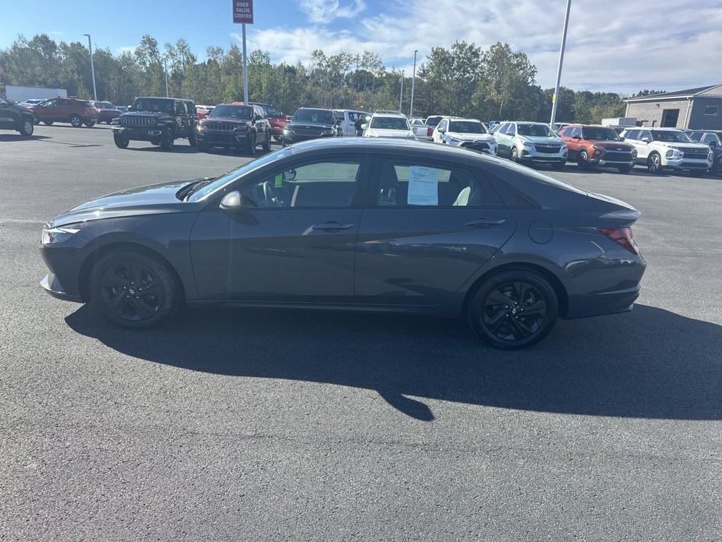 Used 2023 Hyundai Elantra SEL FWD image 5