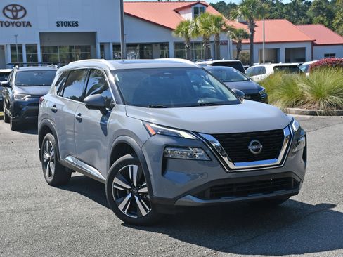 Used 2023 Nissan Rogue SL w/ SL Premium Package image 6