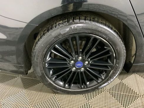 Used 2016 Ford Fusion SE w/ Equipment Group 202A FWD image 11