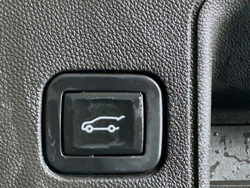 Used 2018 GMC Terrain SLE w/ Driver Convenience Package image 29