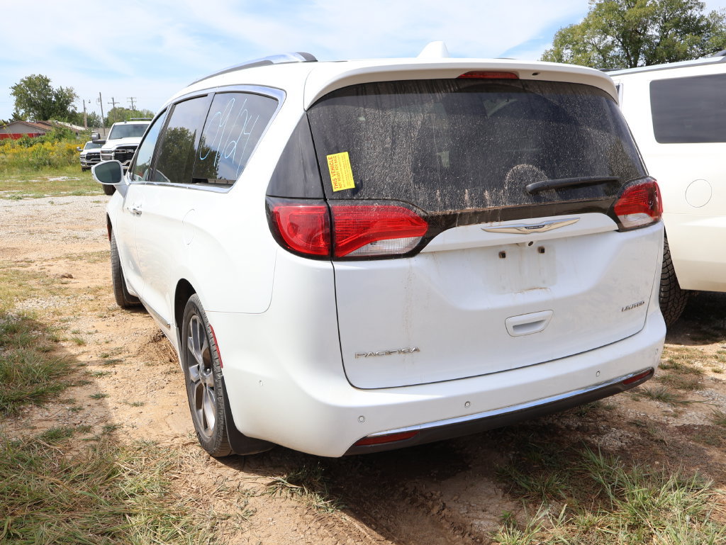 Used 2017 Chrysler Pacifica Limited w/ Advanced Safetytec Group FWD image 21