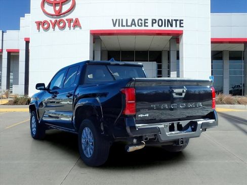 Used 2025 Toyota Tacoma SR5 image 5