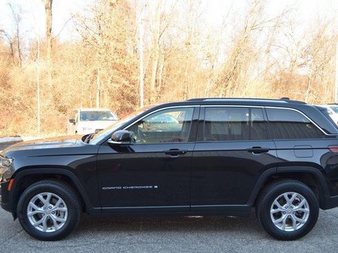 Used 2023 Jeep Grand Cherokee Altitude image 5