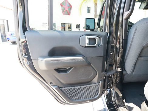 Used 2025 Jeep Wrangler Unlimited Sahara AWD/4WD image 37