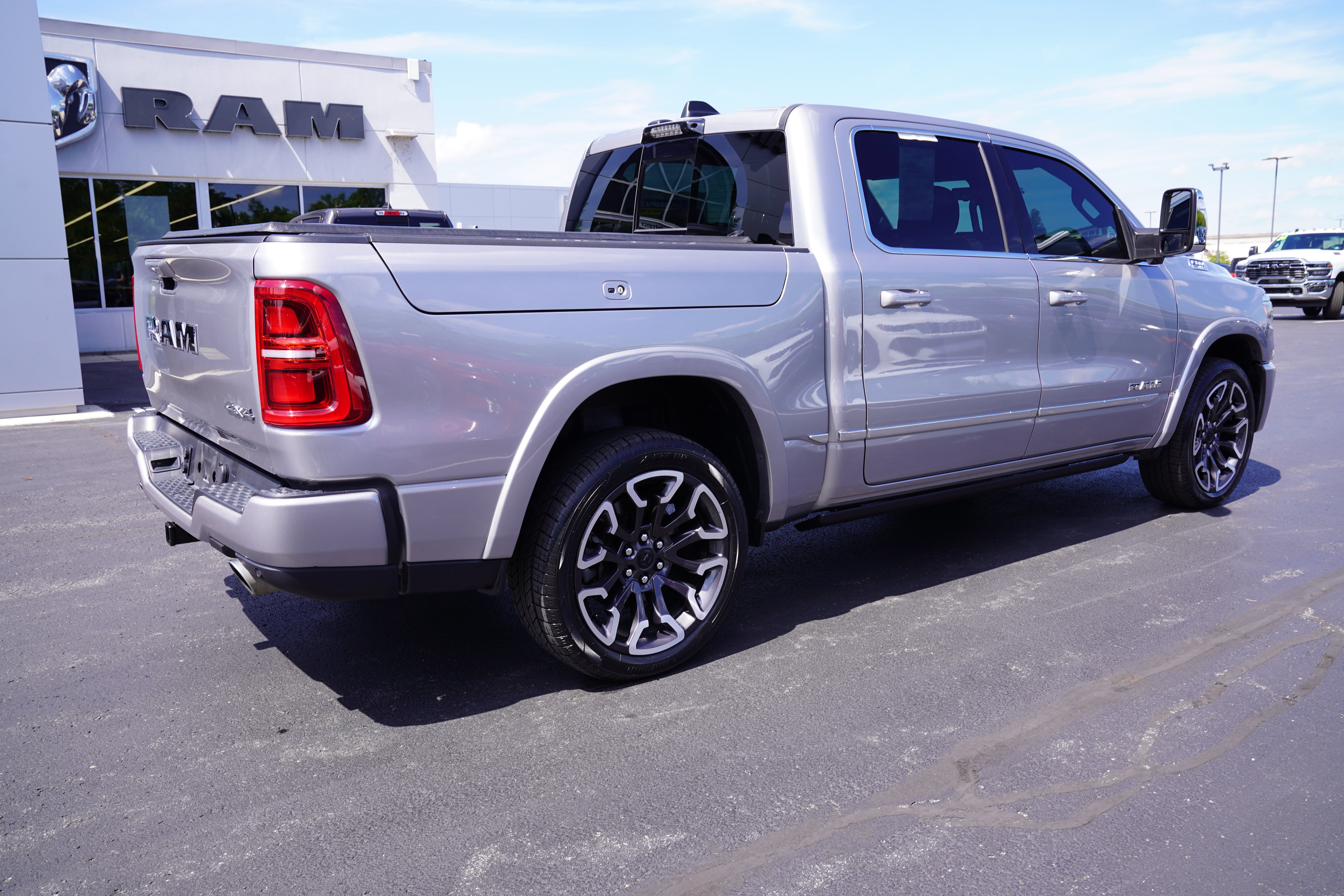 Used 2025 RAM 1500 Limited AWD/4WD image 3