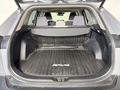 Used 2022 Toyota RAV4 XLE image 27