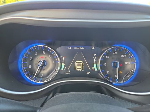 Certified 2023 Chrysler Pacifica Touring-L FWD image 16
