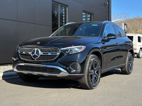 Used 2026 Mercedes-Benz GLC 300 4MATIC image 2