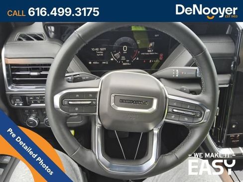 Used 2025 GMC Yukon XL Denali AWD/4WD image 5