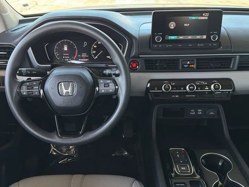 Certified 2024 Honda Pilot LX image 18