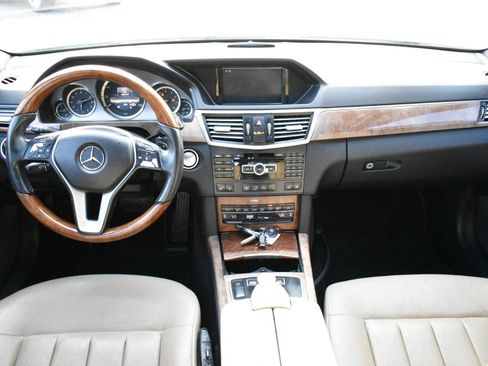 Used 2013 Mercedes-Benz E 550 4MATIC Sedan image 11