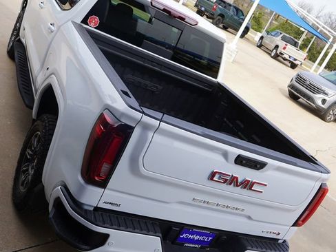 Used 2024 GMC Sierra 1500 AT4 w/ Technology Package image 15