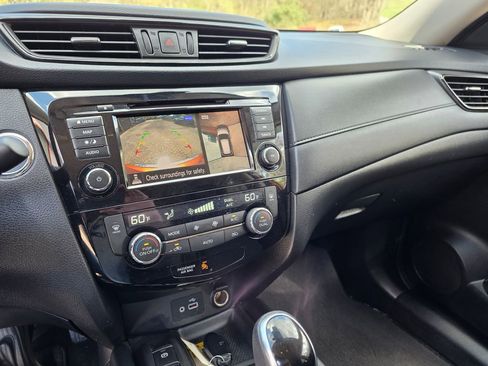 Used 2019 Nissan Rogue SV w/ Premium Package AWD/4WD image 12