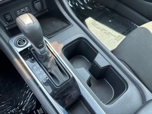 Used 2025 Nissan Sentra SV FWD image 38