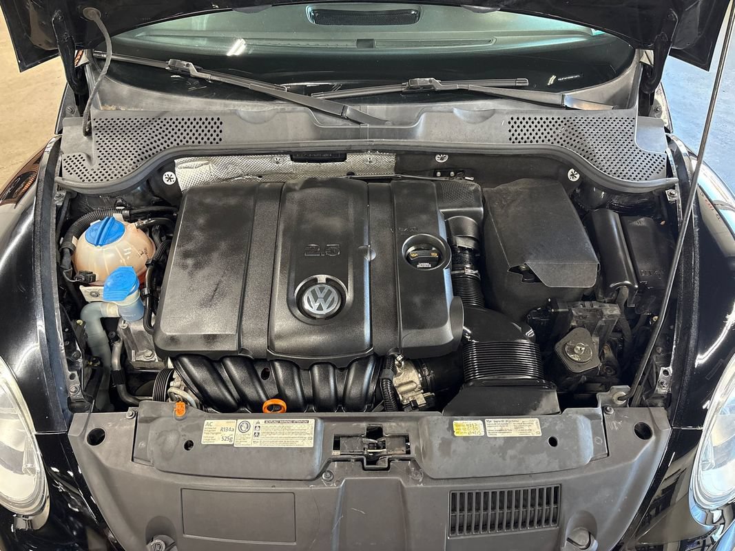 Used 2013 Volkswagen Beetle 2.5 FWD image 42