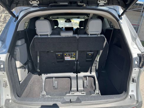 Used 2025 Toyota Sienna XLE image 33