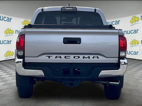 Used 2018 Toyota Tacoma SR5 AWD/4WD image 5
