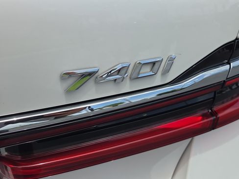 Used 2020 BMW 740i w/ M Sport Package RWD image 37