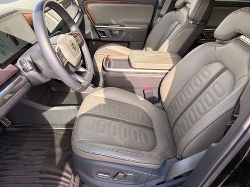 Used 2023 Rivian R1S Adventure image 5