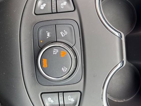 Used 2023 GMC Terrain SLE w/ Driver Convenience Package image 17