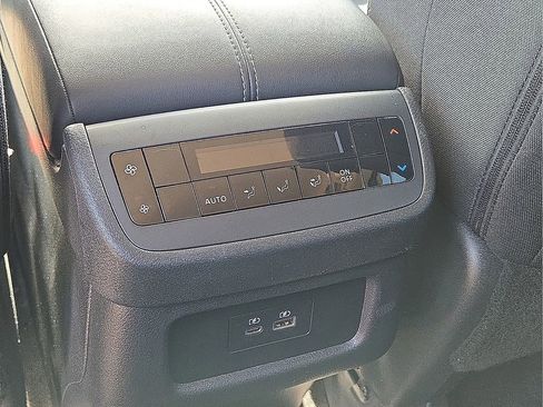 Used 2025 Nissan Pathfinder SV image 17