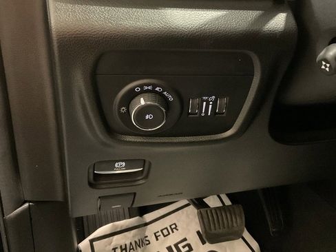 Used 2023 Jeep Grand Cherokee L Limited w/ Luxury Tech Group II image 8