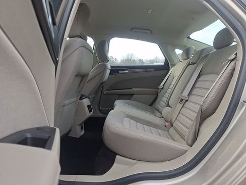 Used 2019 Ford Fusion SE image 12