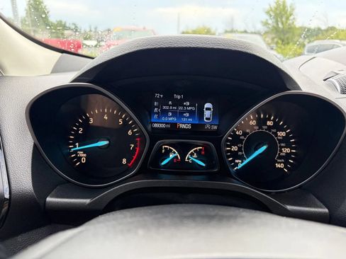 Used 2017 Ford Escape Titanium w/ Equipment Group 301A AWD/4WD image 18