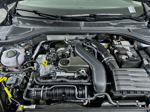 Used 2025 Volkswagen Jetta SE image 32